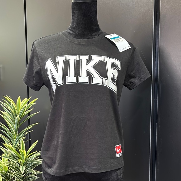 Nike Tops - The Nike Tee 100% cotton,round neck, Nike screenprint logo chest